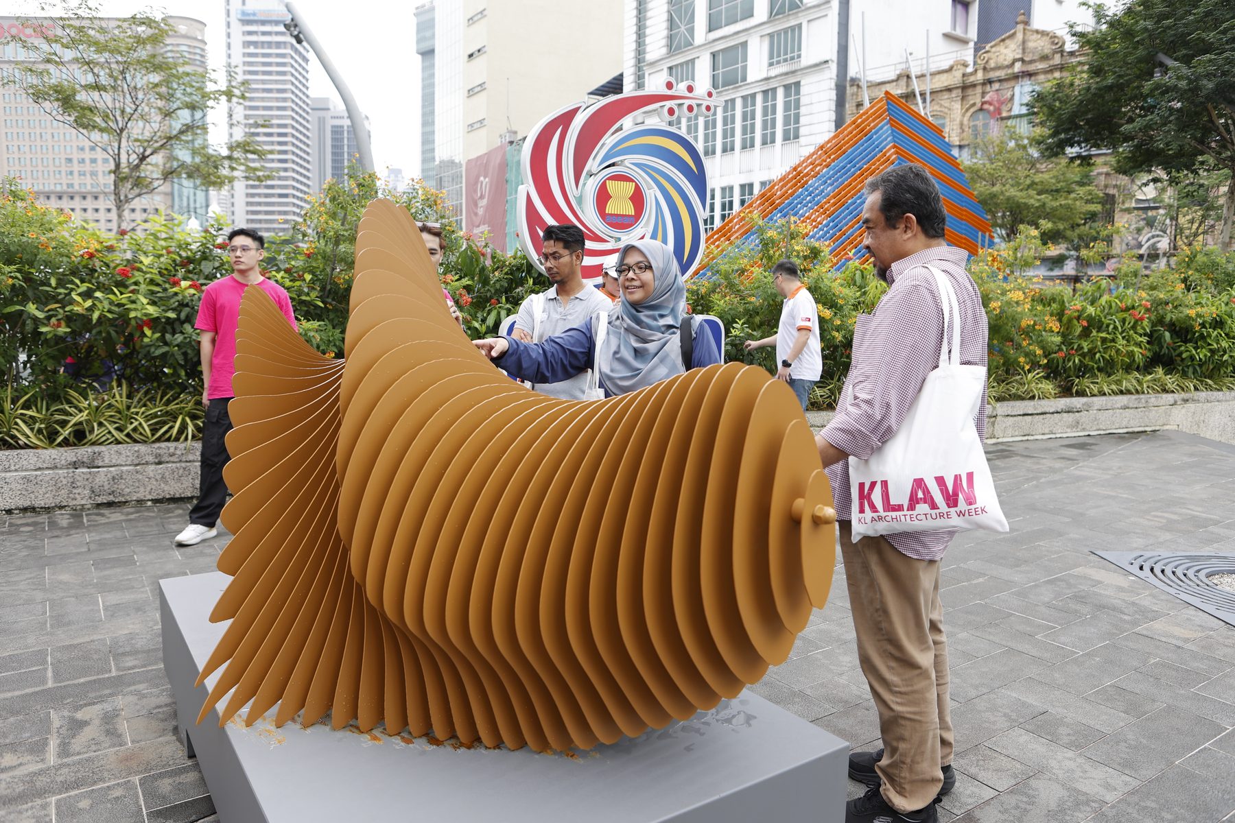 Visitors at the sculpture during KLAW 2026